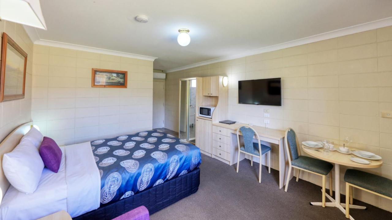 Cootamundra Gardens Motel Exterior photo